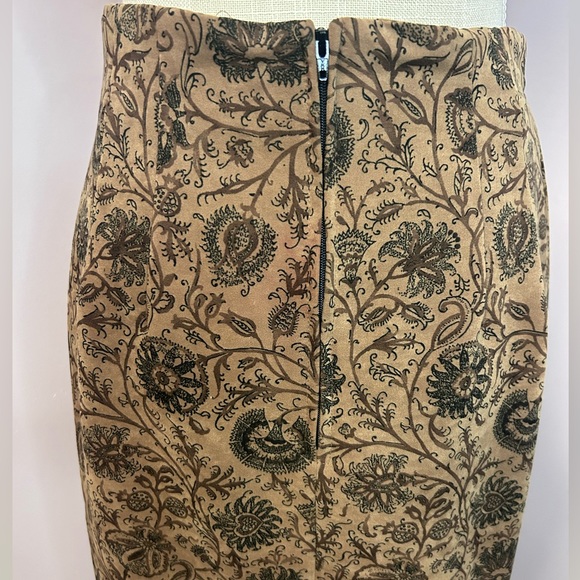 Size 8 petite long vintage pencil type skirt. Brand is Brigg. - Picture 4 of 13